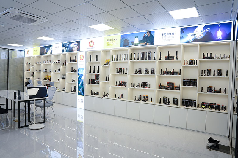 Como escolher um fabricante confiável de lanterna LED na China para projetos OEM?